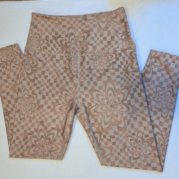 NWT.... BEYOND YOGA Rare Tan Check Flower High Waisted Midi Leggings SIZE L - Picture 5 of 10